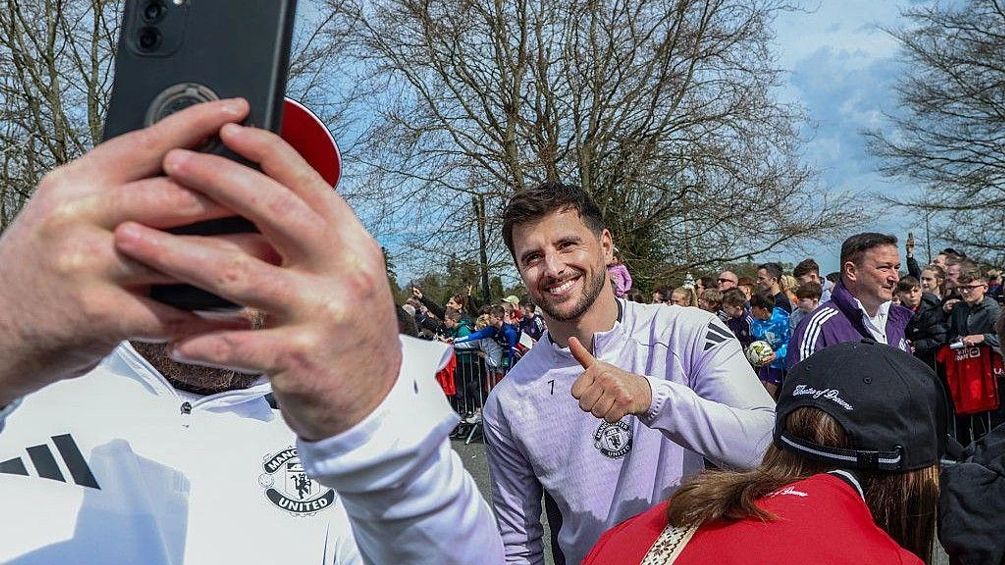 Man Utd fans flocking to Irish training base