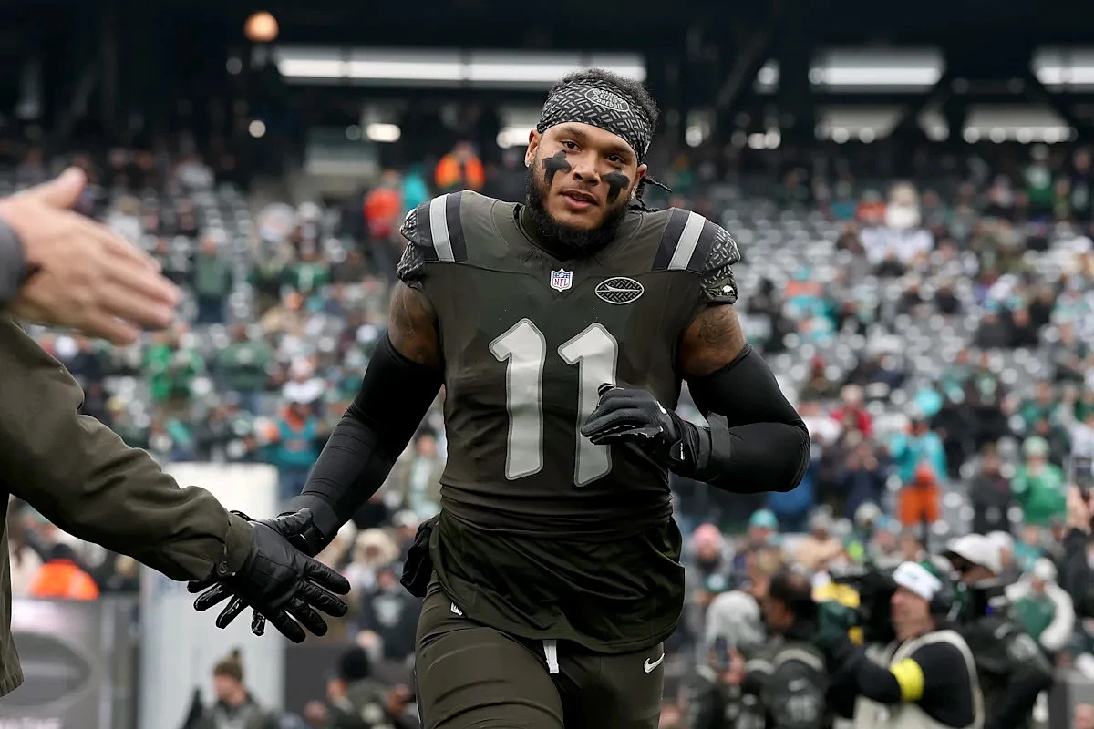 How many former Jets players have followed Robert Saleh to the Titans?