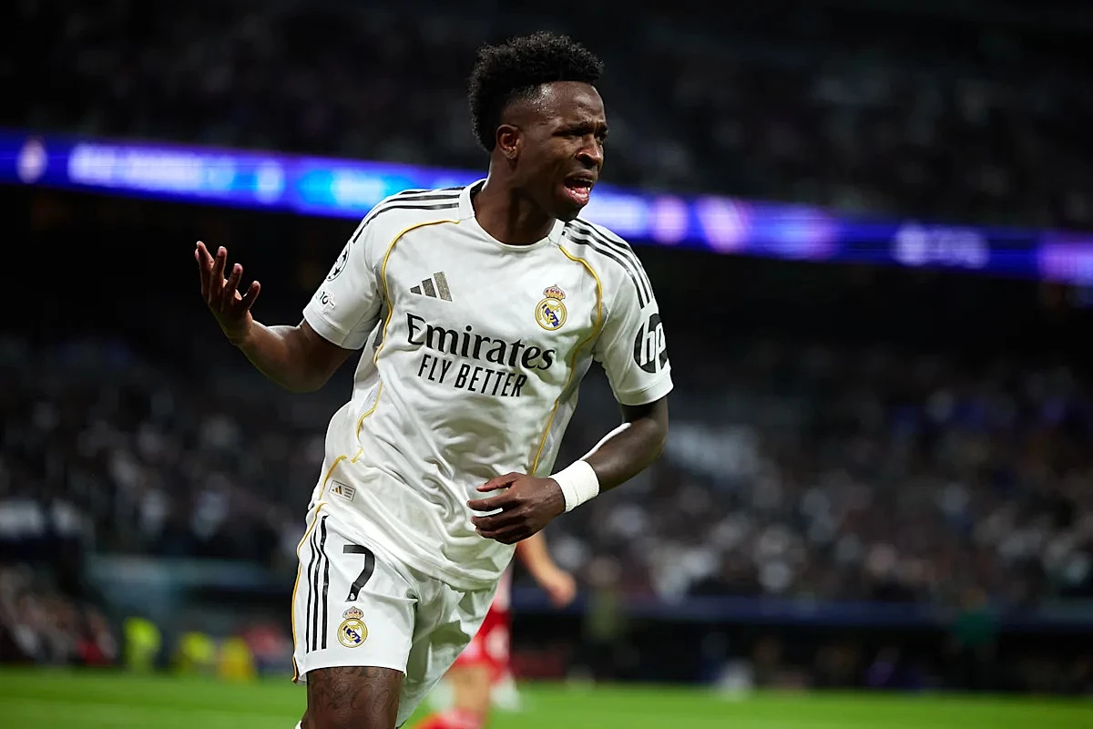 Why Vinícius Júnior hugged Vincent Kompany at halftime during Real Madrid vs Bayern Munich