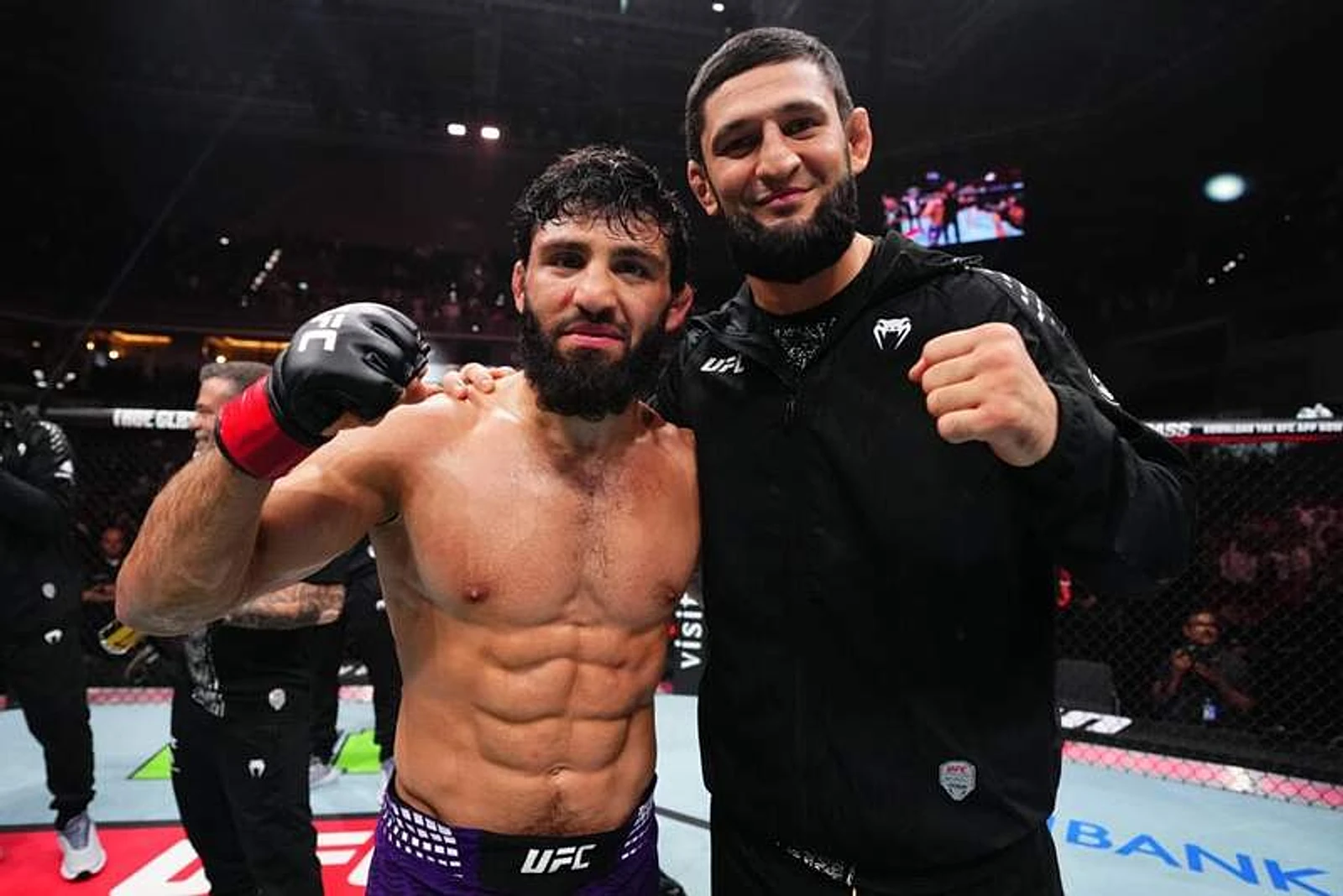 Khamzat Chimaev teases Arman Tsarukyan over opponent choices during wrestling break