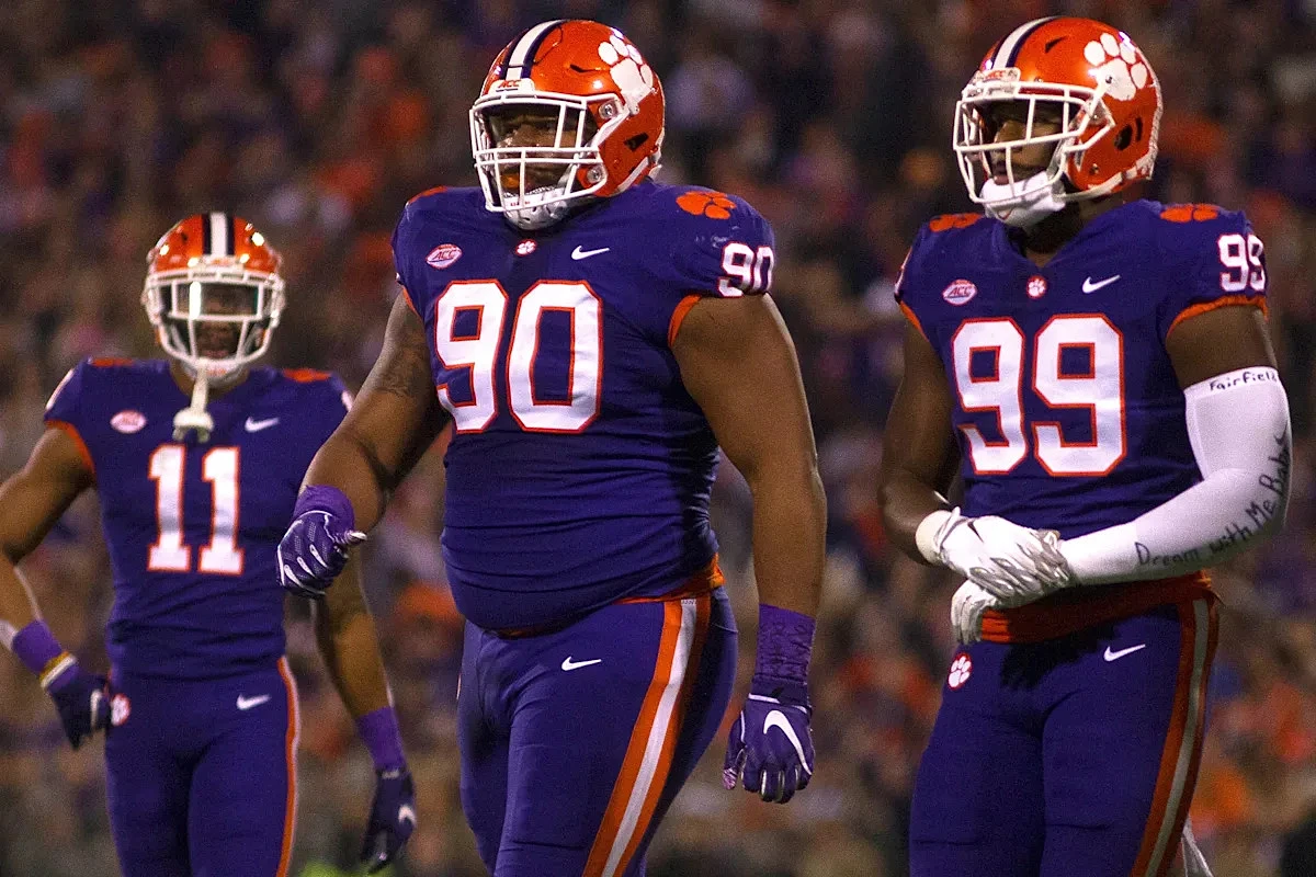 Social media reacts to Giants star Dexter Lawrence requesting a trade