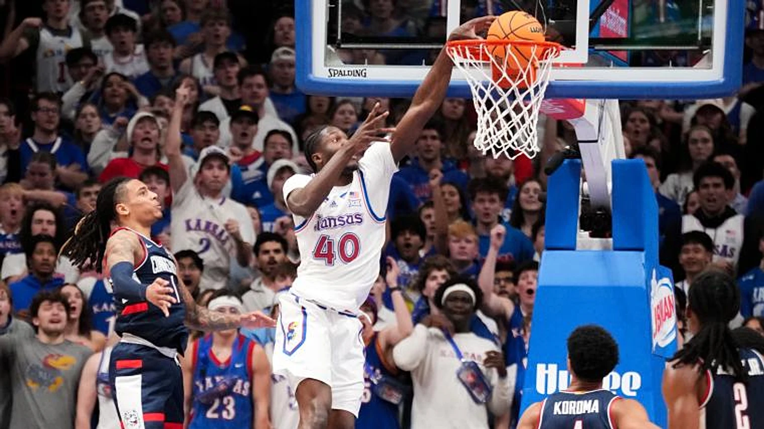 Duke battling Michigan for 6-foot-9 transferring conference defensive player of year