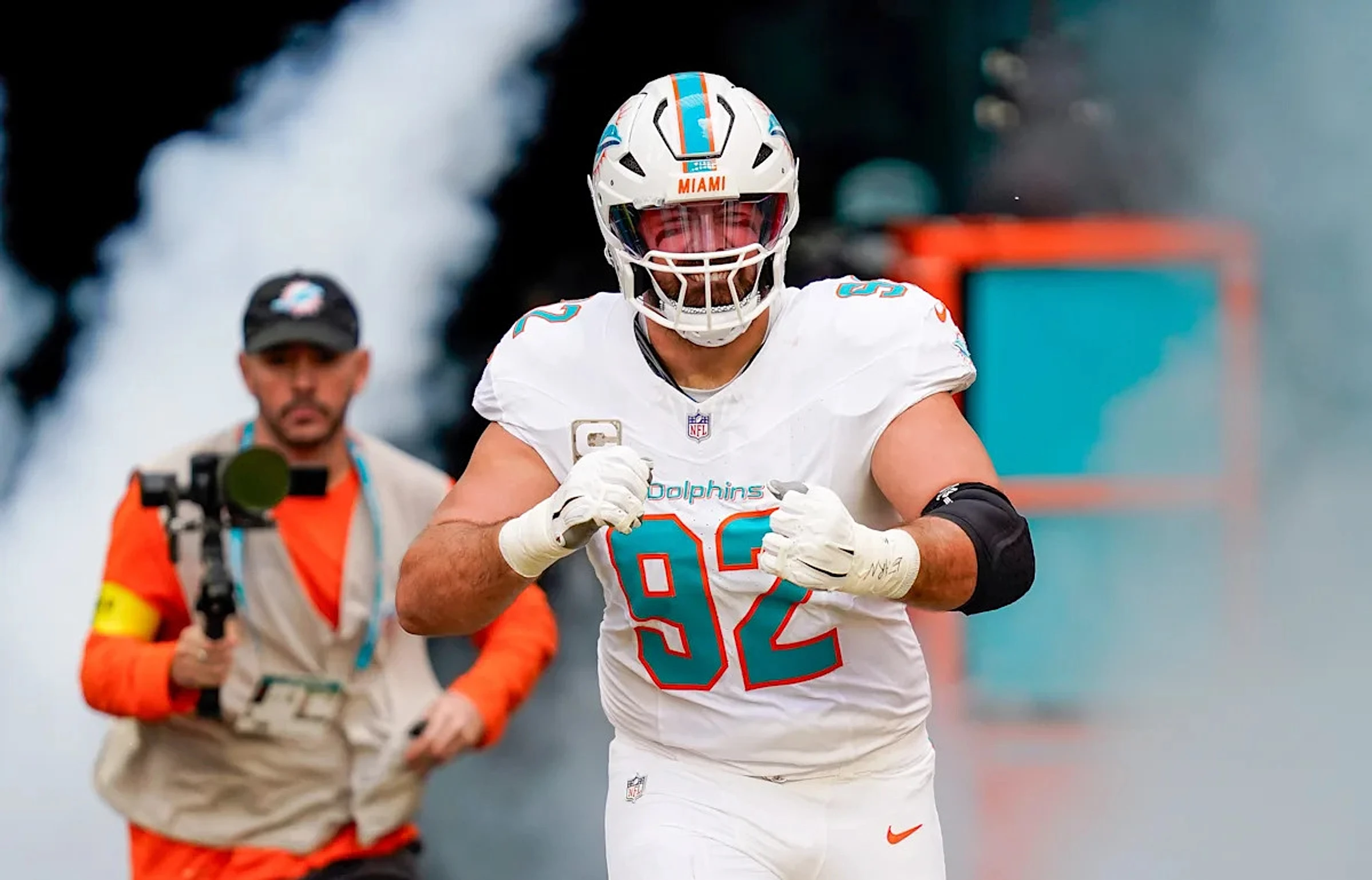 Dolphins coach defends decision to keep veteran defender amid rebuild