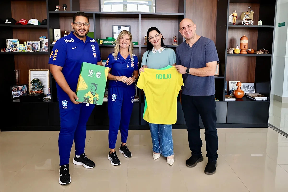 Cris Gambaré and Diogo Pécora attend meeting with Cuiabá mayor