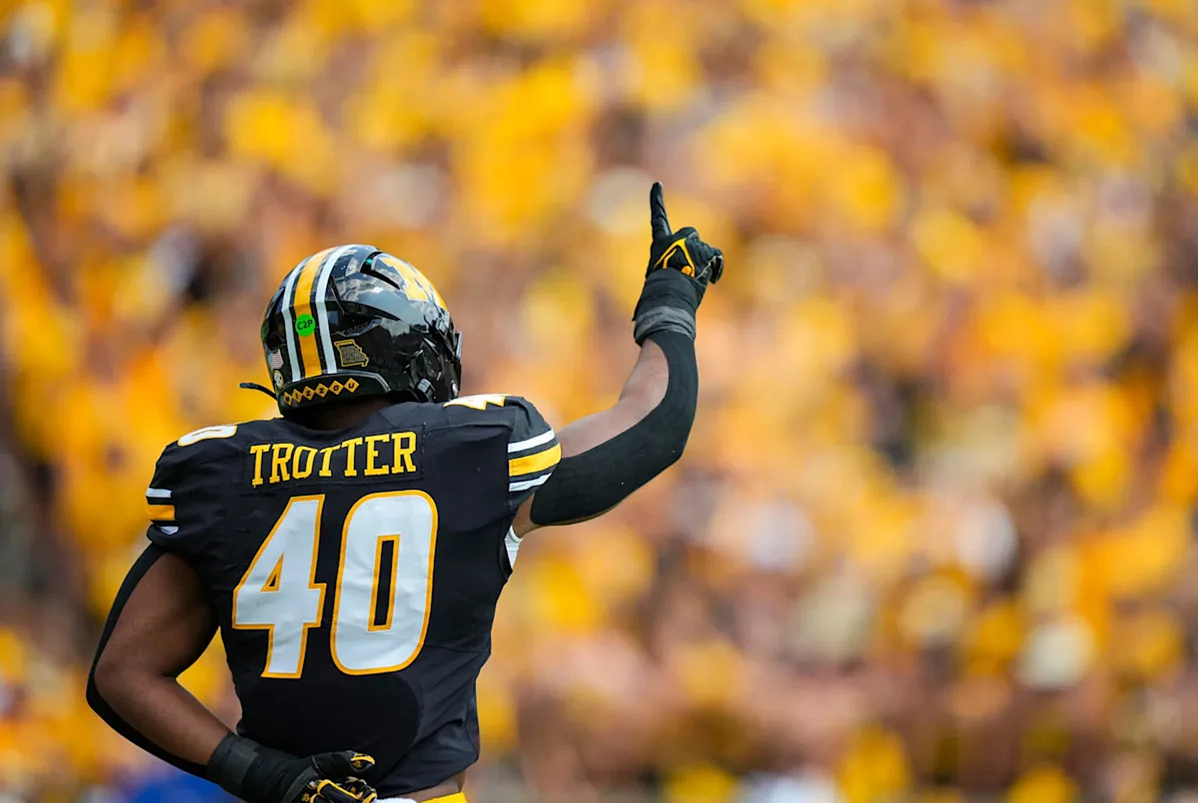 Report: Rams expected to target LB early, likely in 2nd round