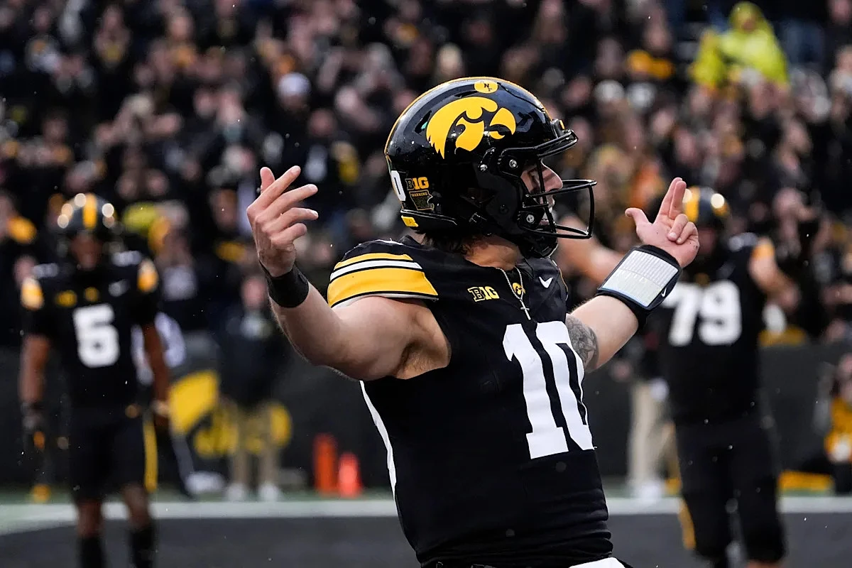 CBS ranks 68 Power Four QBs, hard on Iowa football's Jeremy Hecklinski