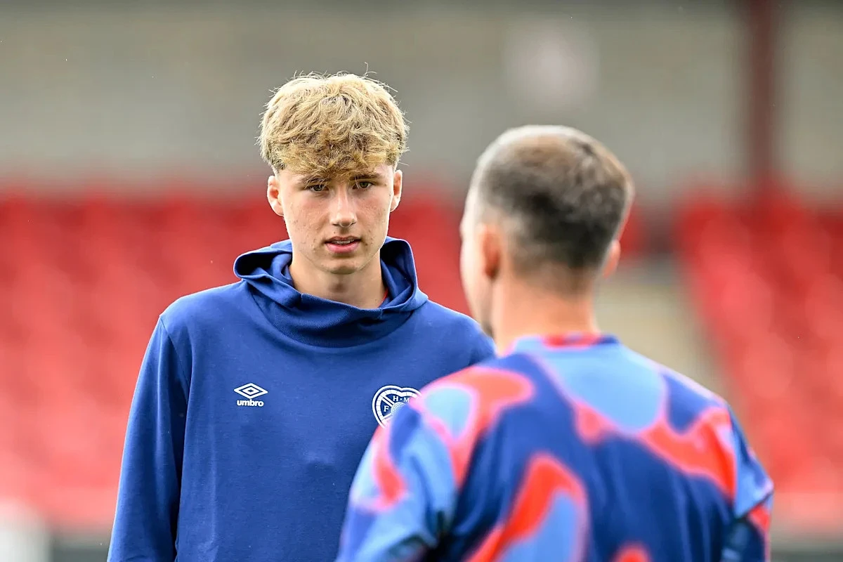 Sky Sports: Leeds United are in the race to sign talented defender