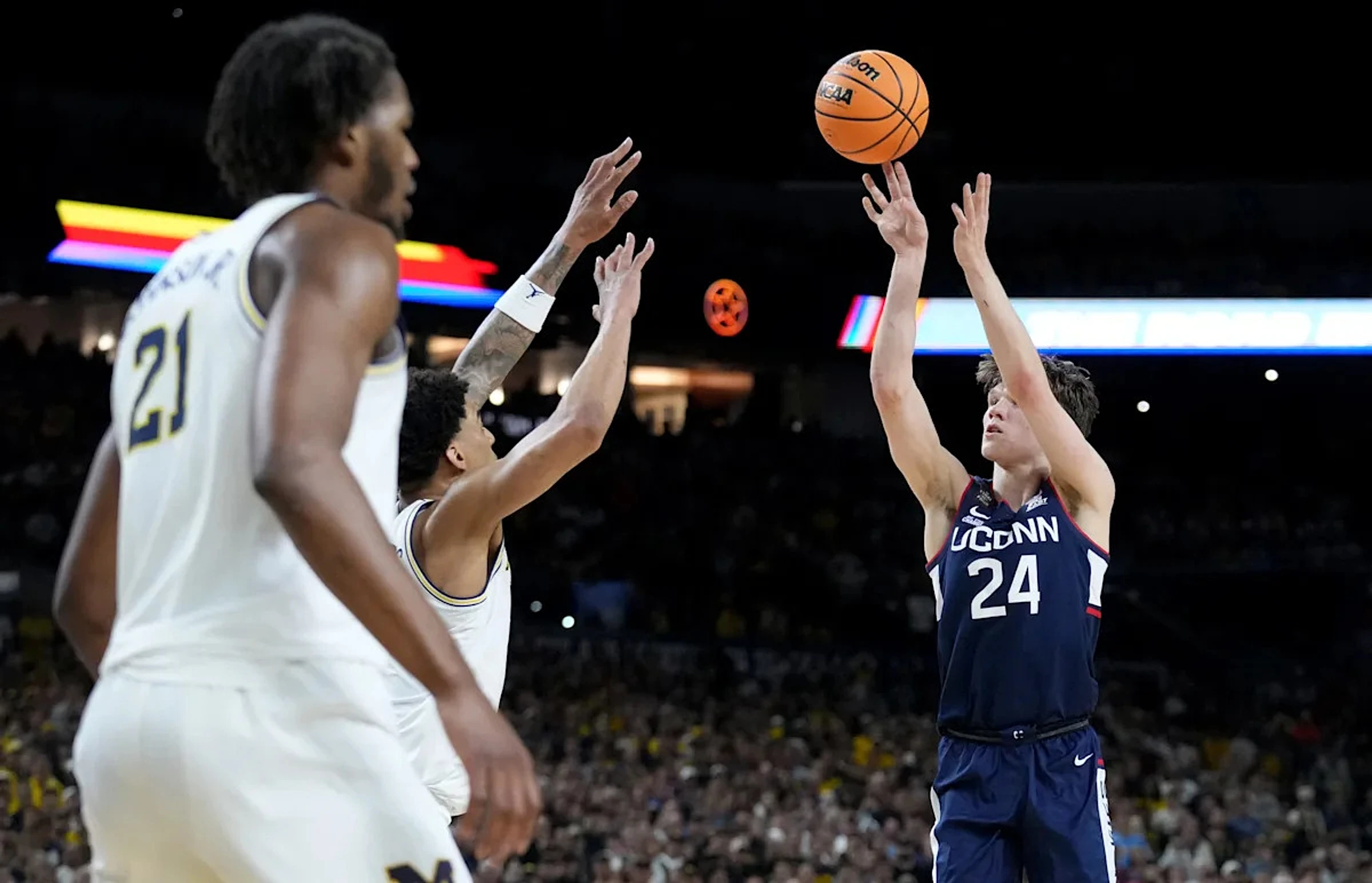 UConn coach Dan Hurley offers advice to Braylon Mullins, weighing NBA draft vs return