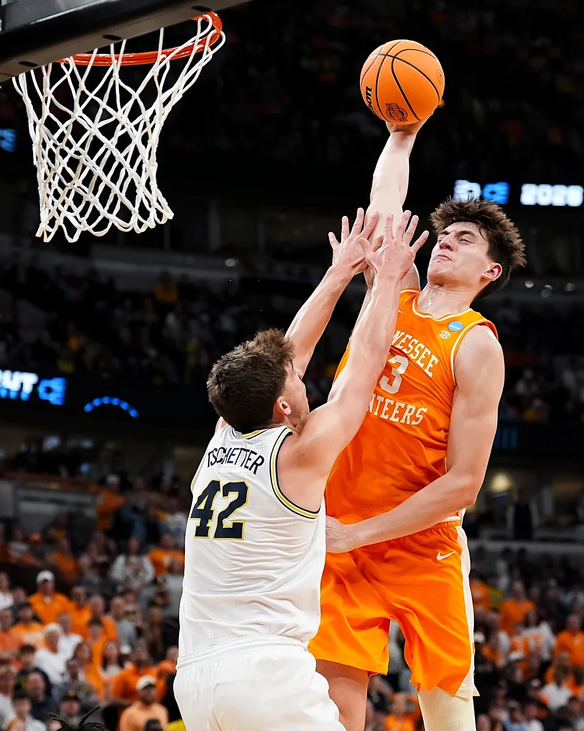 Michigan basketball lands Tennessee transfer J.P. Estrella days after title