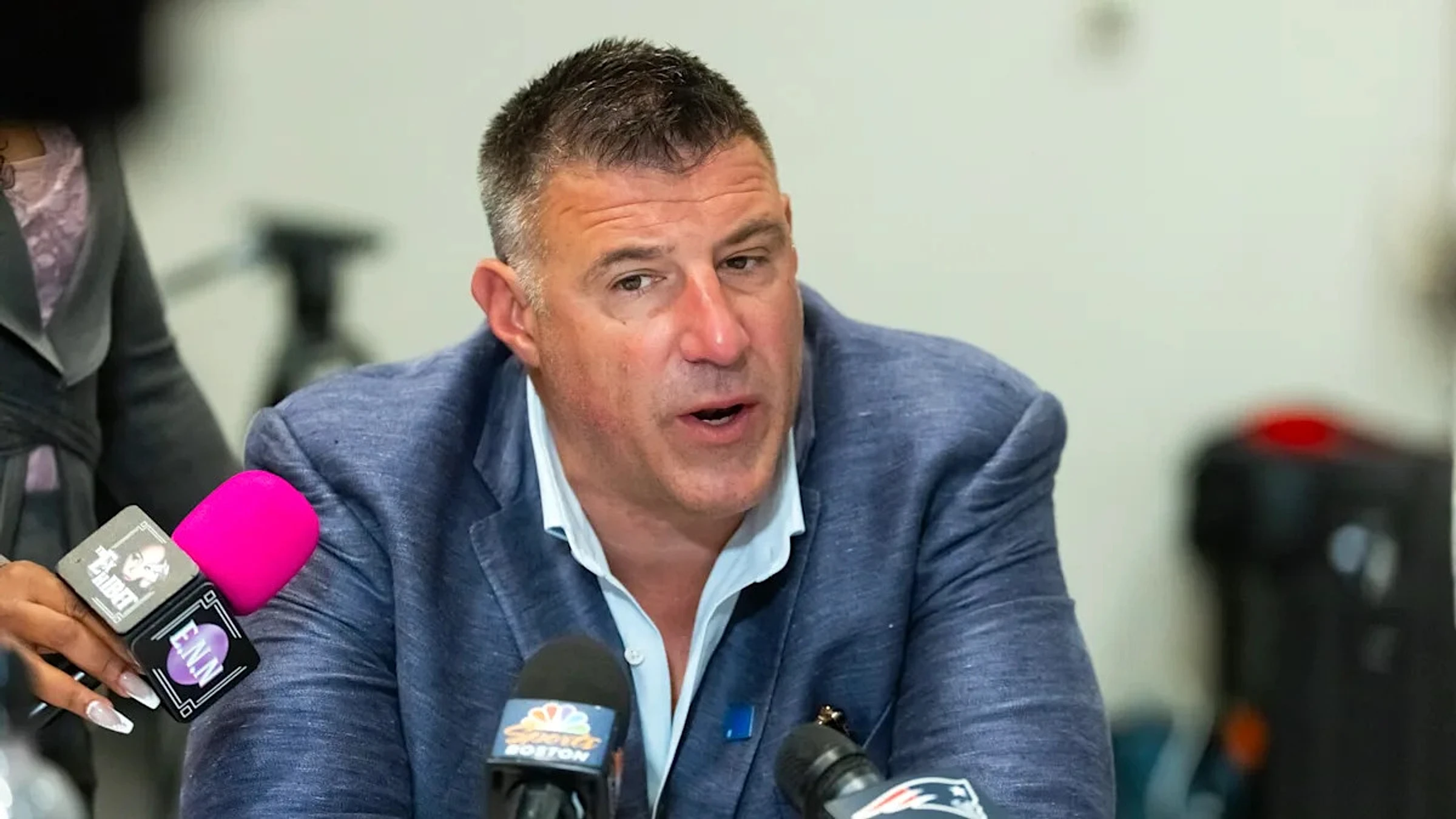 Report: Mike Vrabel-Dianna Russini photos were shopped for "four figures"