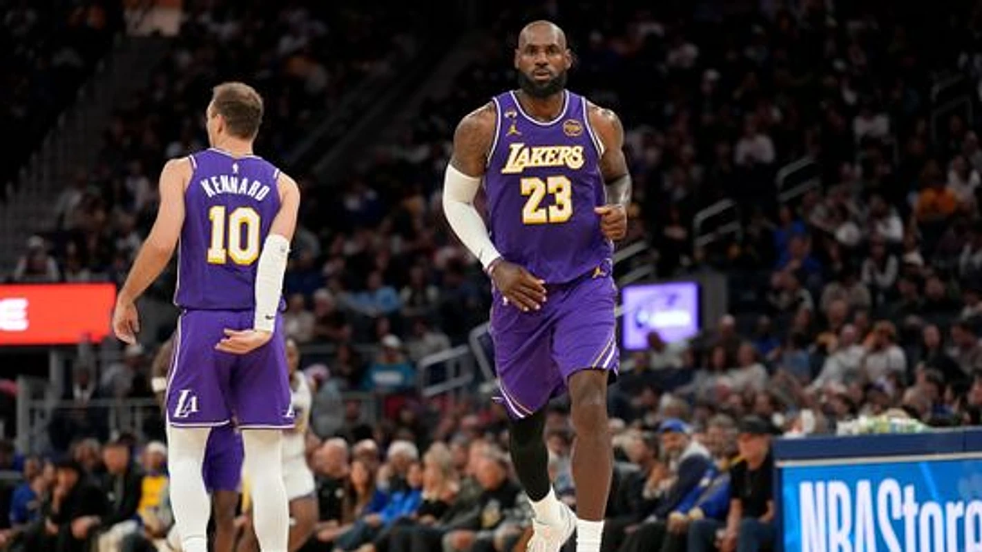 Lakers stay No. 4 seed, dominate Warriors on the road