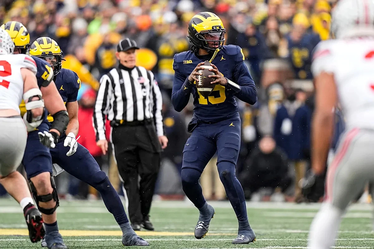 Recruiting Roundup: New QB target visiting Michigan Football this weekend