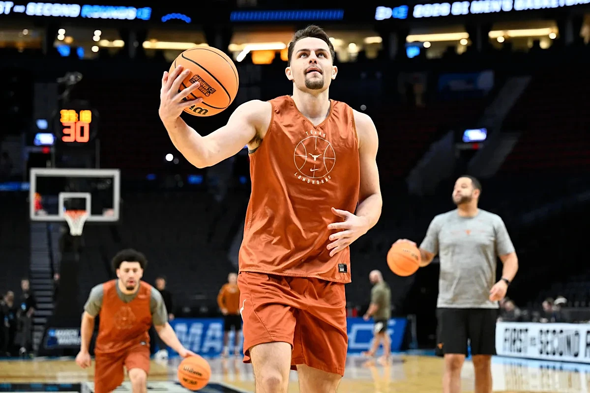 Longhorns March Madness hero enters the transfer portal