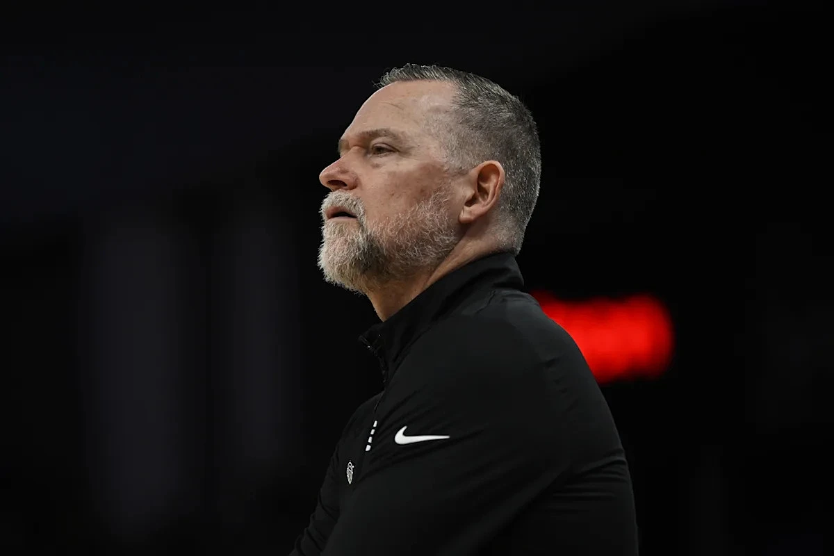 What types of assistant coaches should Michael Malone look for?