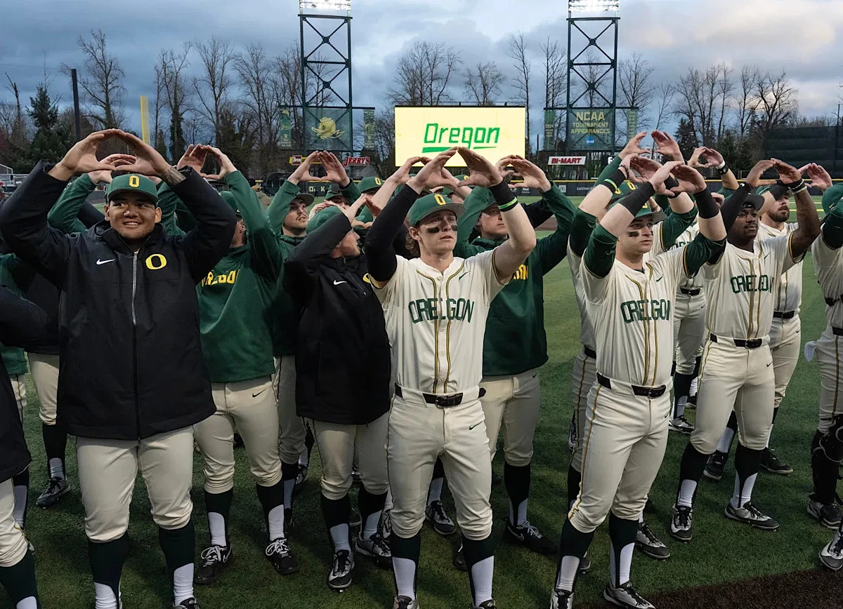 Oregon baseball snaps losing streak with a close win over Nebraska - Image 1