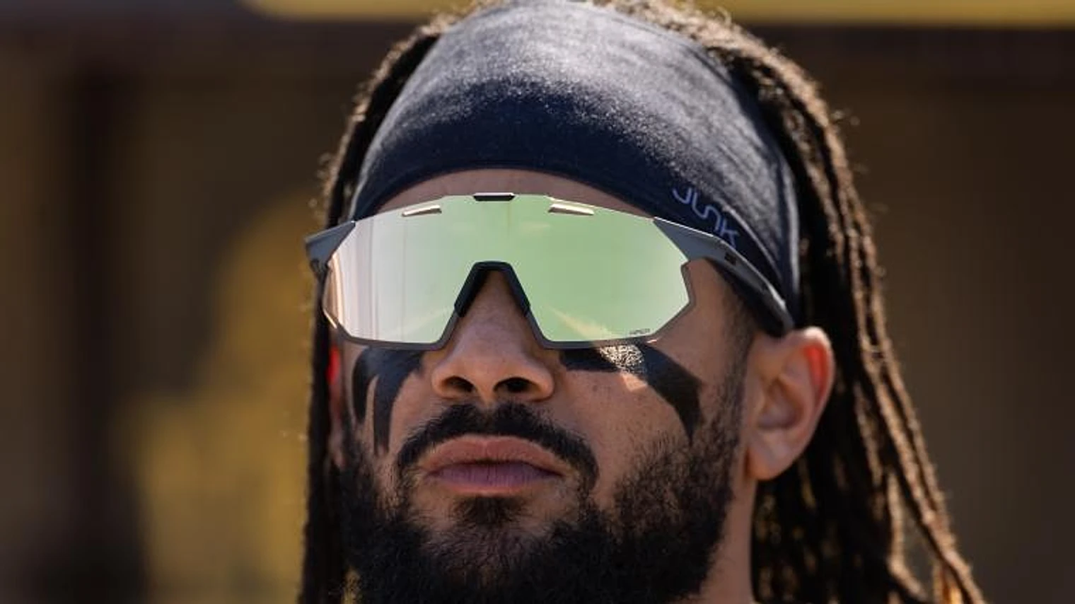 Padres' Fernando Tatis Jr. borrowing Manny Machado's golden glove to play second base - Image 1