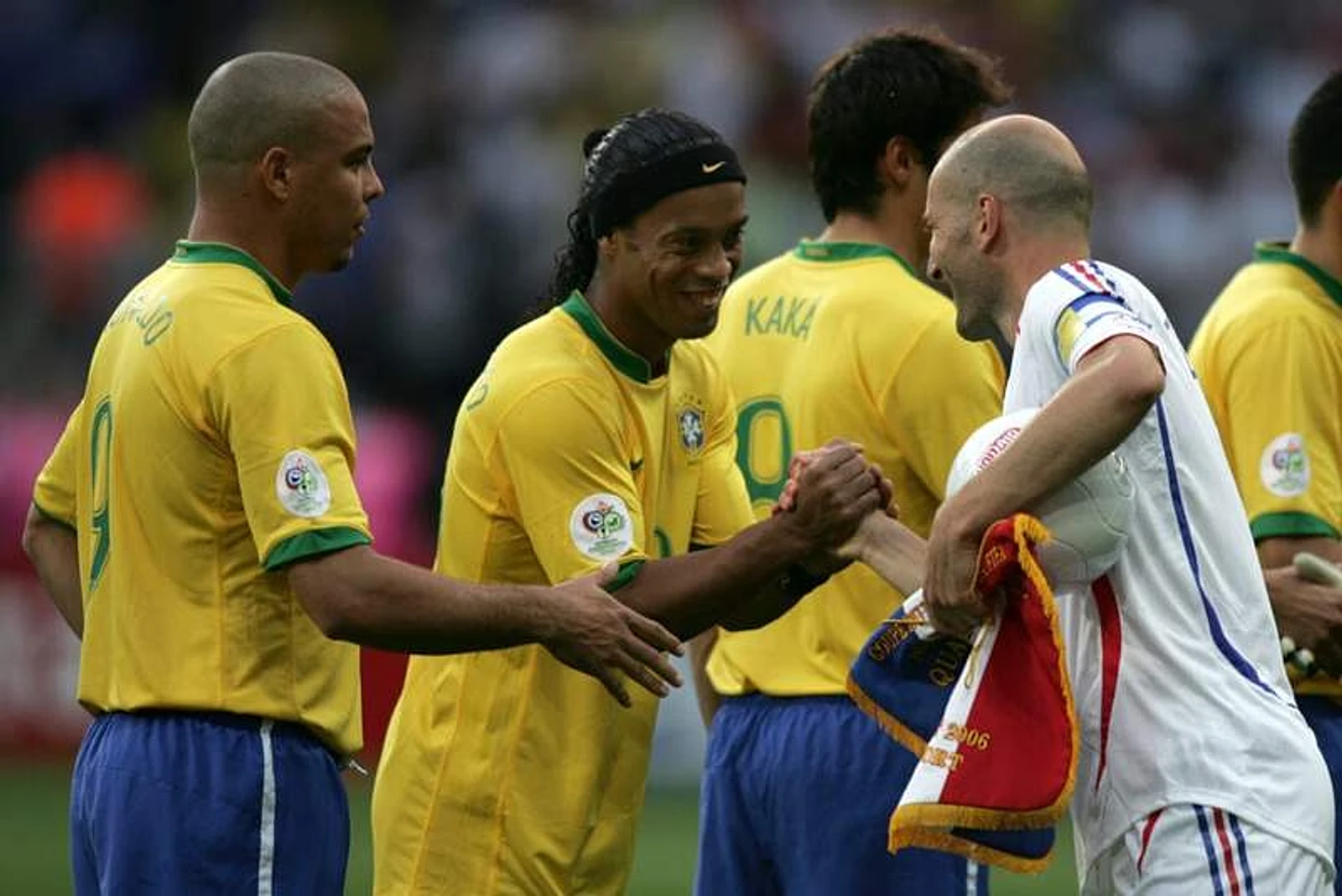 PSG star Khvicha Kvaratskhelia chooses between Zinedine Zidane and Ronaldinho