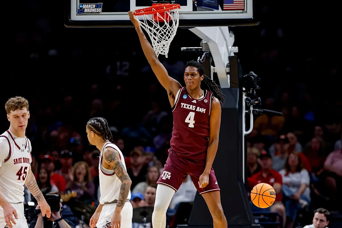 Texas A&M big man to return for junior season
