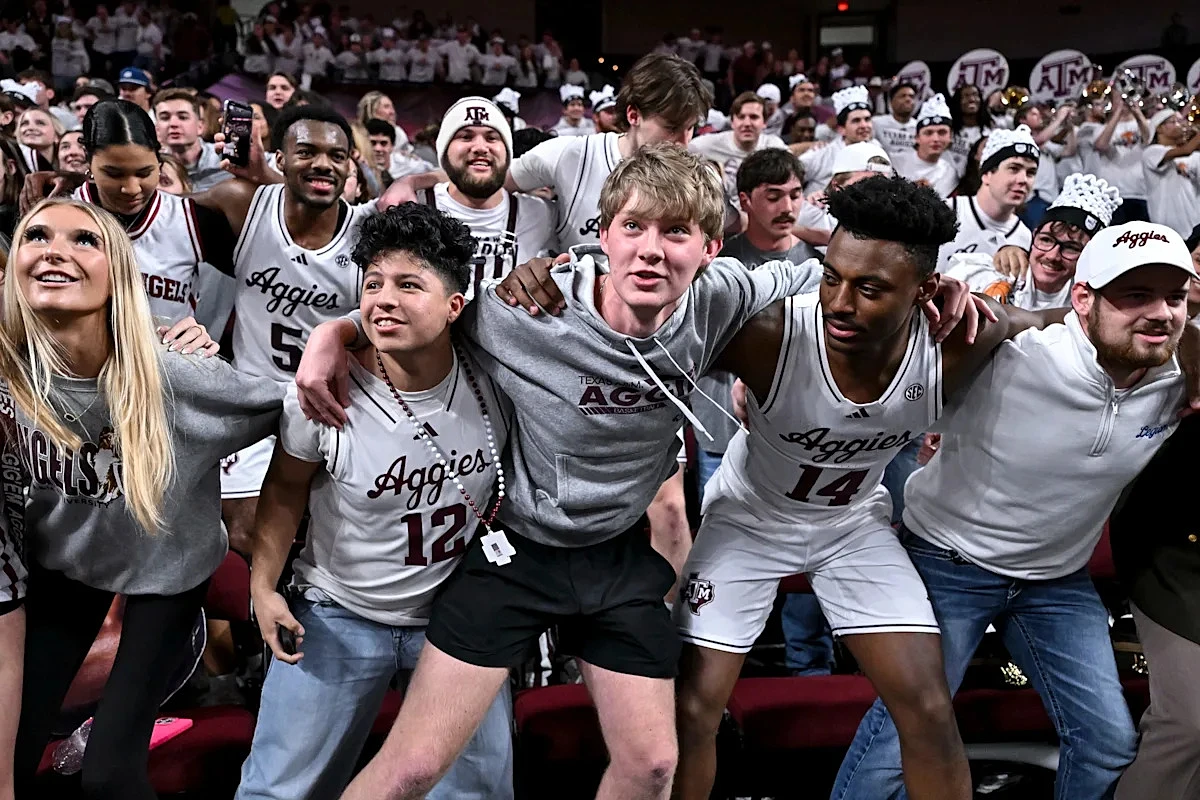 Lone Buzz Williams era player announces intention to stay at Texas A&M