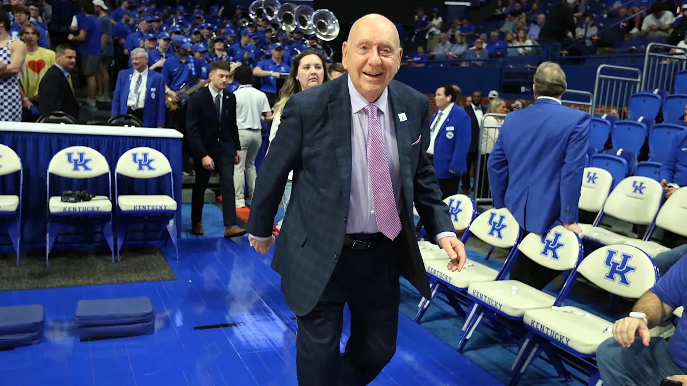 Famed ESPN college basketball voice Dick Vitale facing another battle with cancer