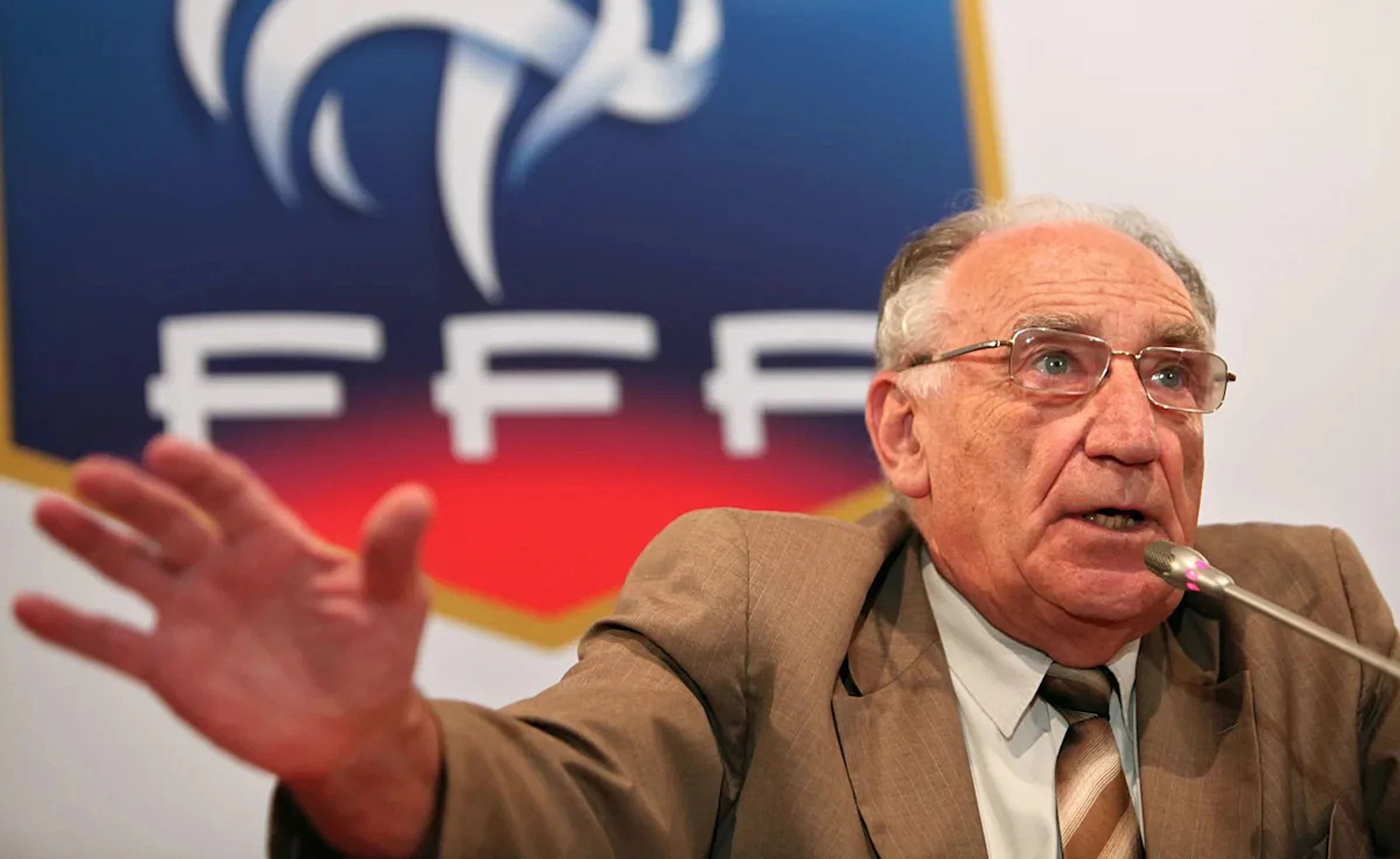 Former French soccer president Jean-Pierre Escalettes dies at age 90