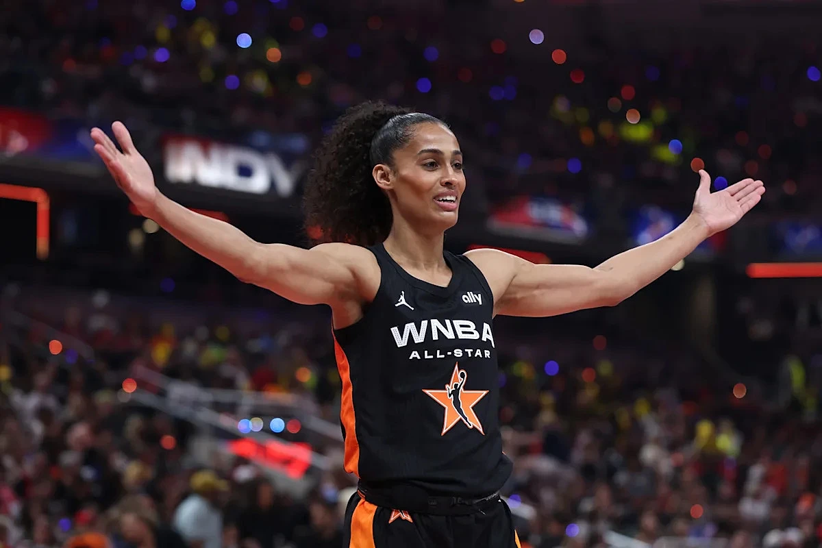 Notre Dame legend lands with Chicago Sky