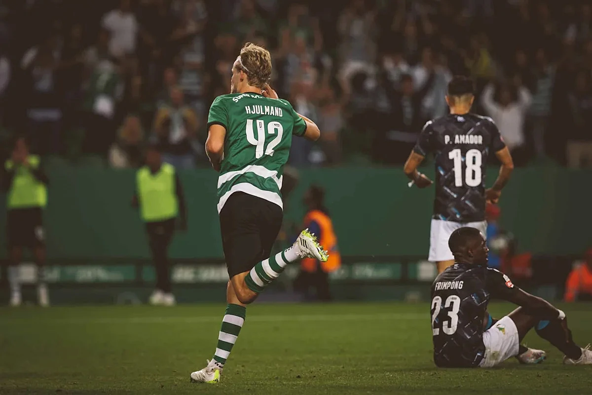 Report: Man United set to battle Liverpool for midfielder with €80m release clause