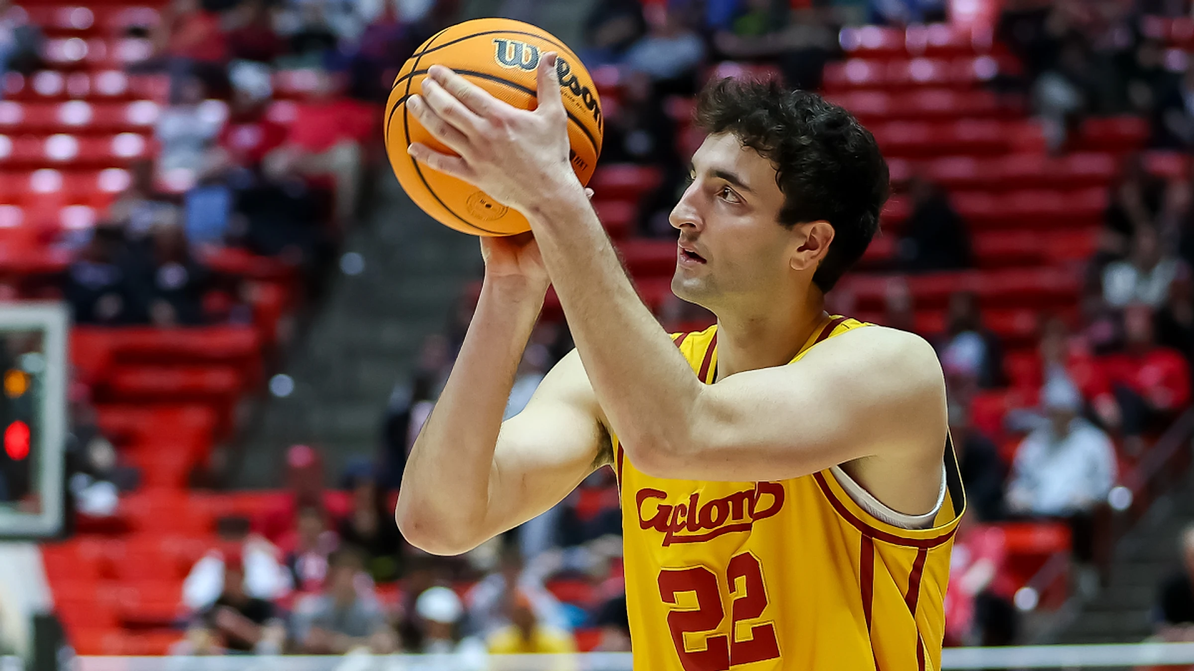 Transfer portal destinations for best-available player Milan Momcilovic include Florida, Kansas, other elites