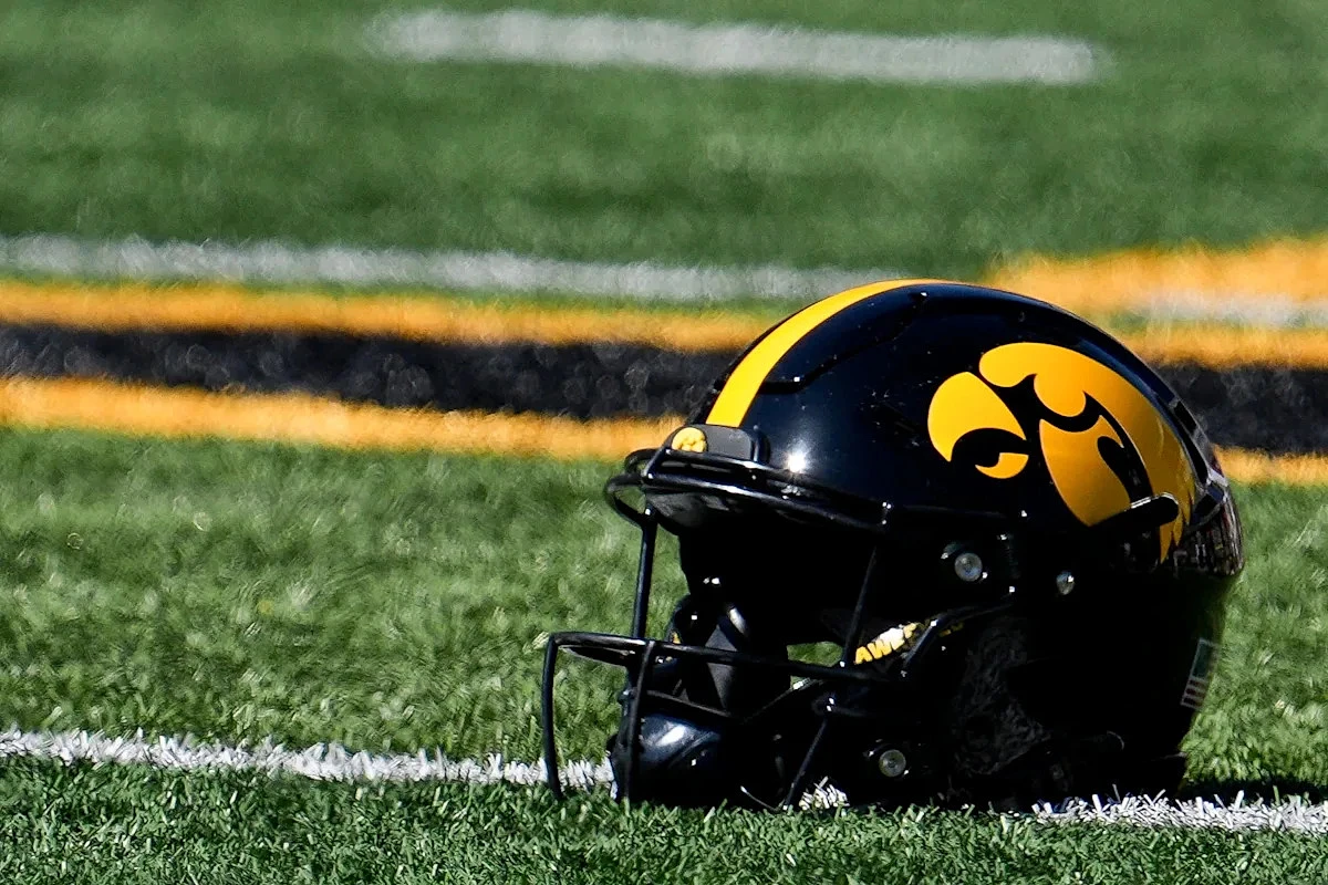 Iowa football lands commitment from defensive lineman Jerrence Knoblock