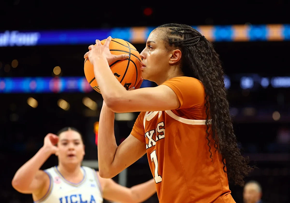 Former Lady Longhorn Jordan Lee visits rival South Carolina