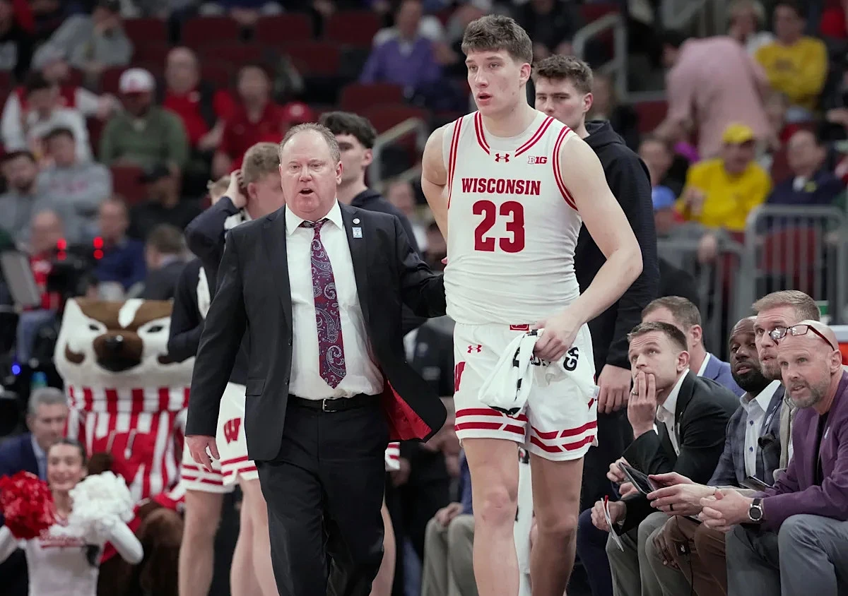 Greg Gard, other Wisconsin coaches receive usual contract extensions