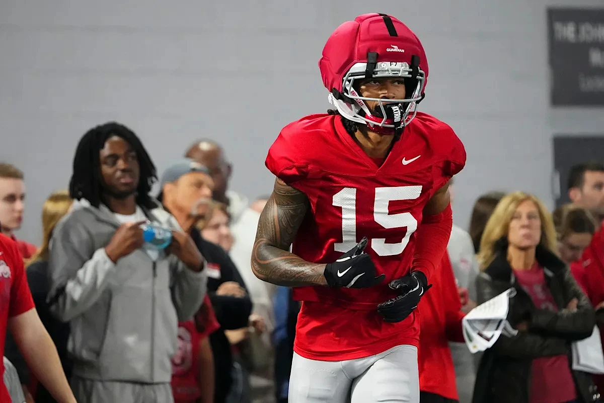Chris Henry Jr. sheds black stripe, eyes starting WR role