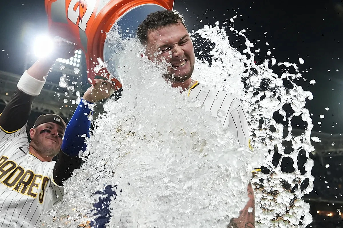 Jackson Merrill's walk-off double caps 5-run 9th, Padres beat Mariners 7-6