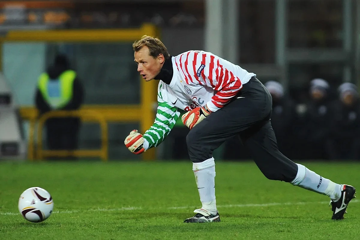 Former Juventus & Arsenal goalkeeper Alex Manninger dies aged 48