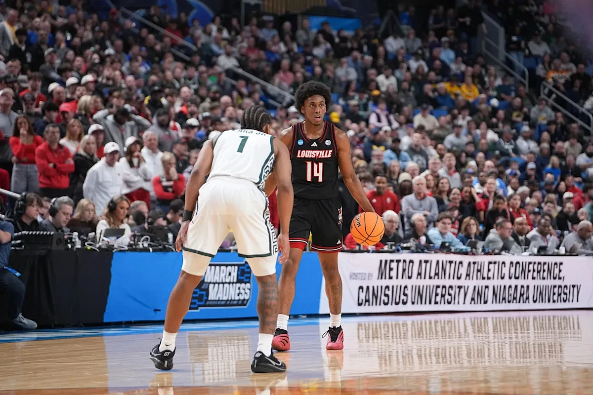 Louisville basketball's Adrian Wooley will run it back with Pat Kelsey