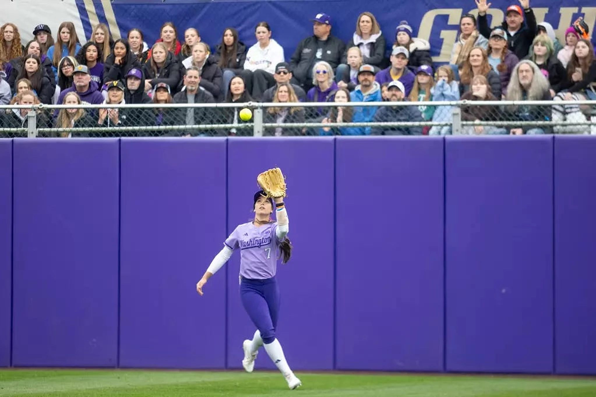 Washington softball swept by Oregon with 3-1 loss on Sunday - Image 1