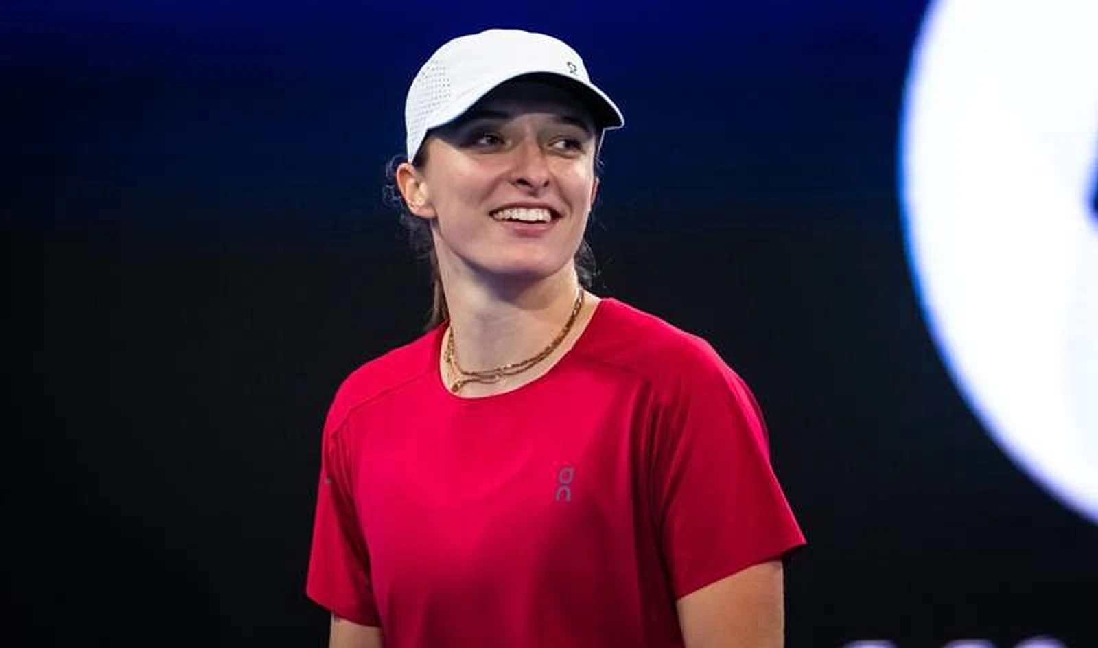 Iga Swiatek hits with ATP player ahead of Madrid Open debut - Image 1