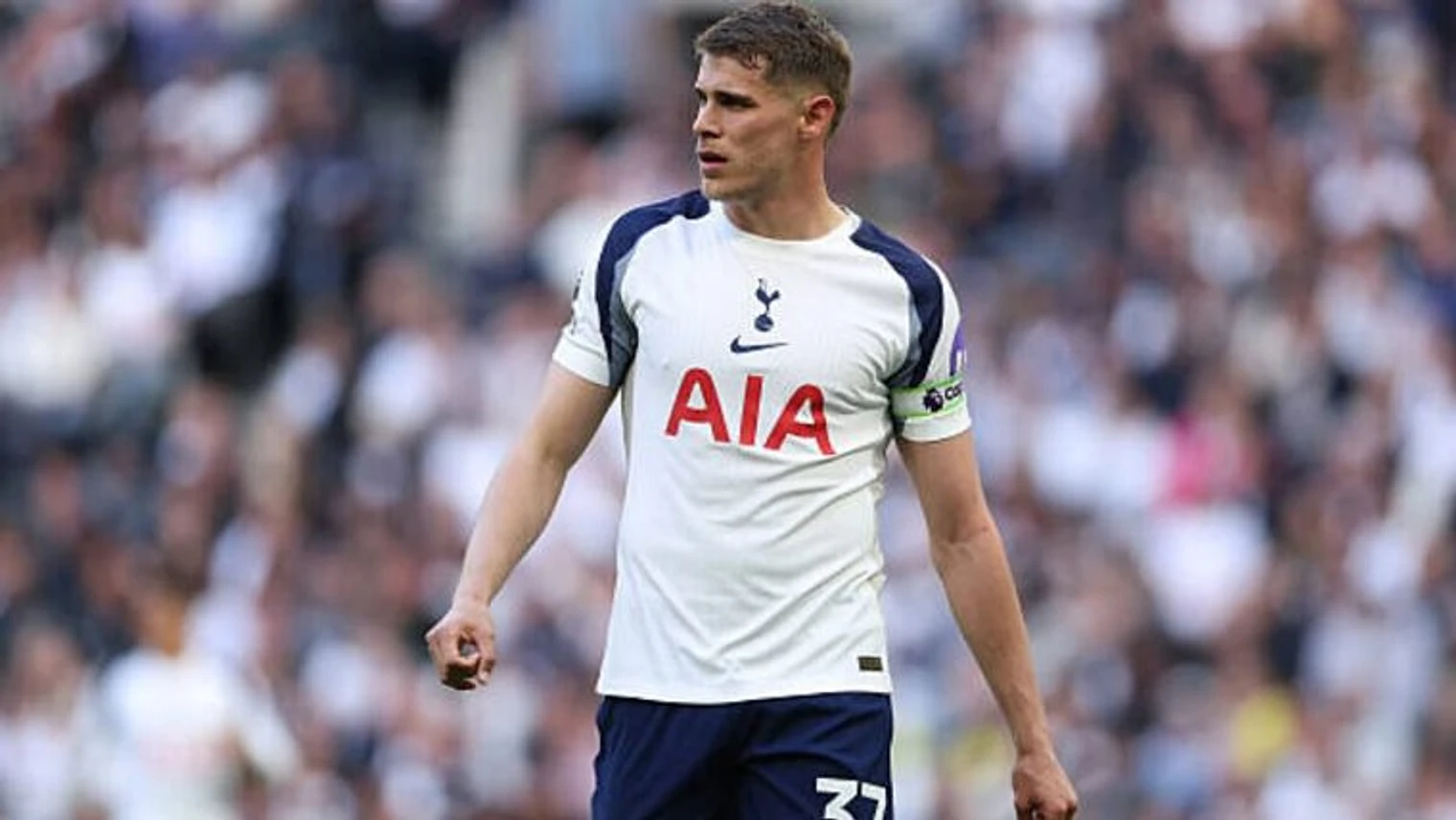 Man United eye Micky van de Ven as left-footed centre-back target
