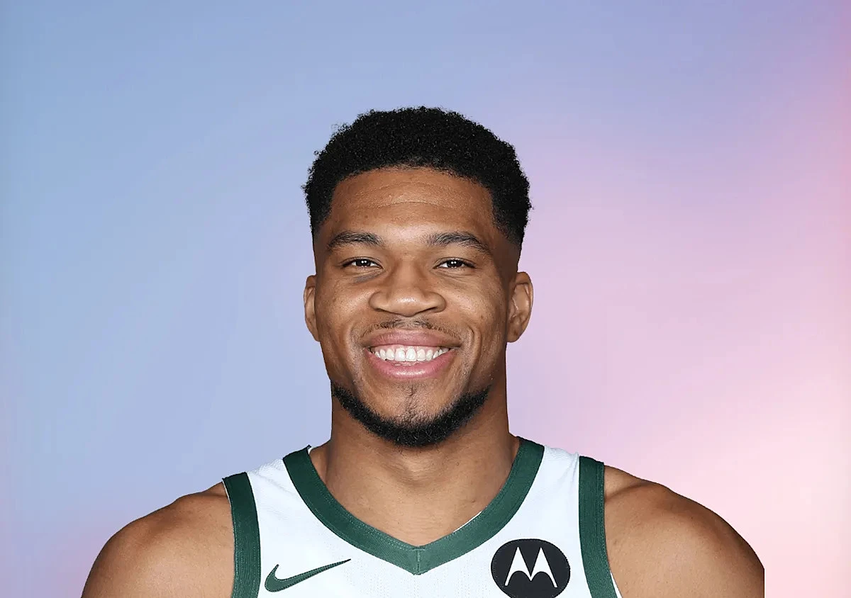 Shams: No communication between Giannis Antetokounmpo, Bucks top executives since trade deadline - Image 1