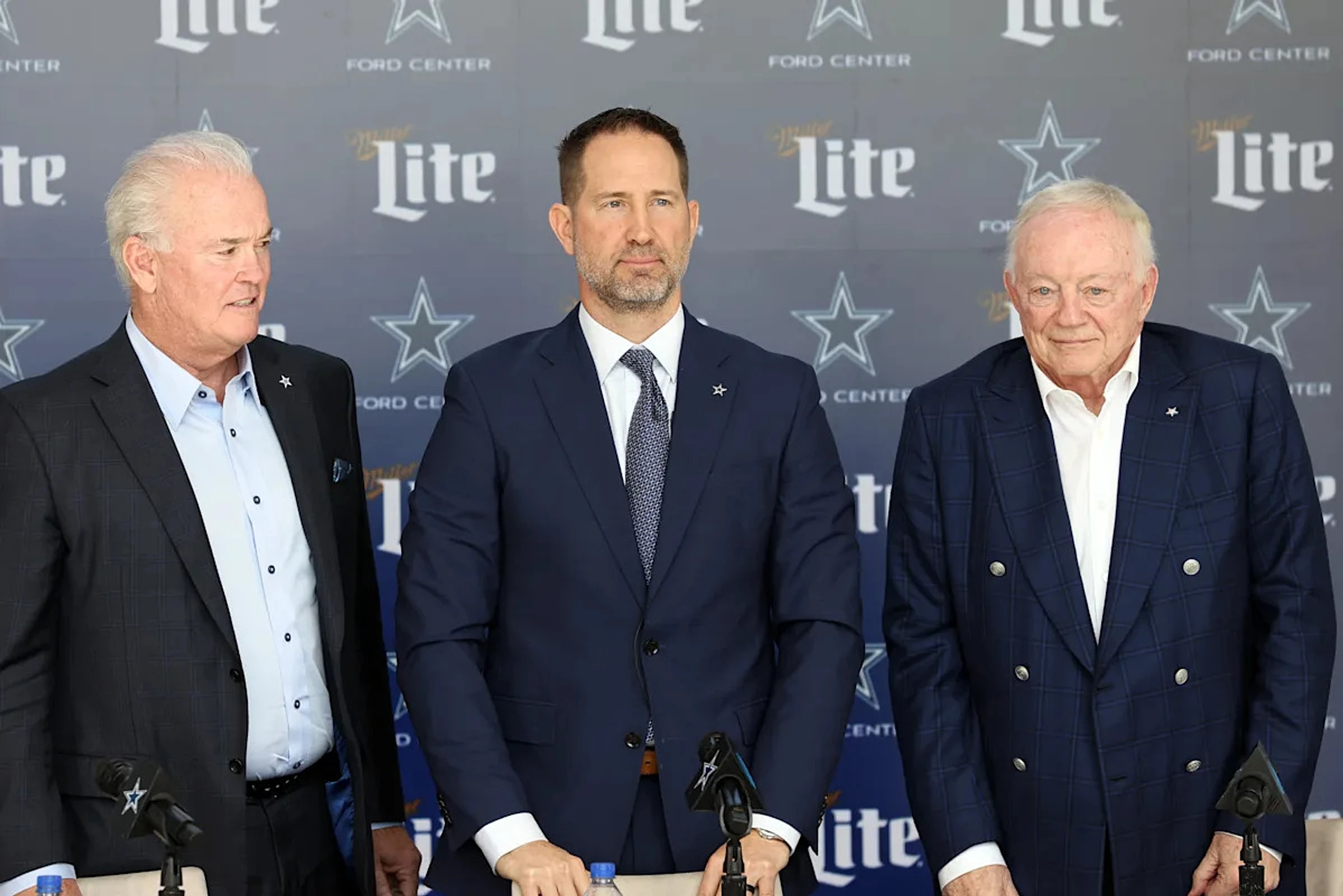 Cowboys draft: Dallas trades pick 20 to the Philadelphia Eagles, moves down to 23 - Image 1