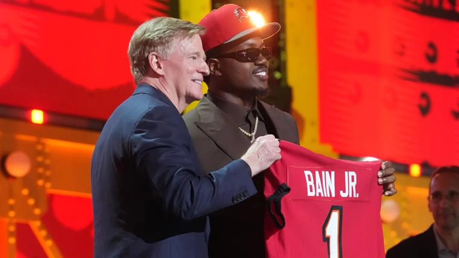 Rueben Bain draft slide, explained: Why Miami star fell to Bucs at No. 15 in 2026 NFL Draft