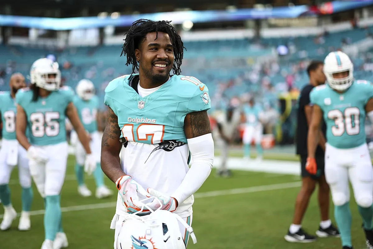 Check out the Dolphins’ haul for Jaylen Waddle now that the 2026 NFL Draft is here - Image 1