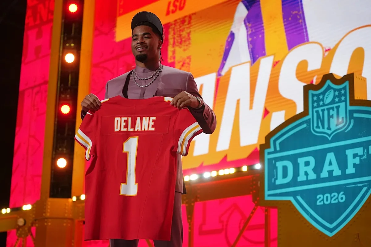 Tornado sirens send Chiefs draft staff scrambling for shelter before making their first-round pick - Image 1