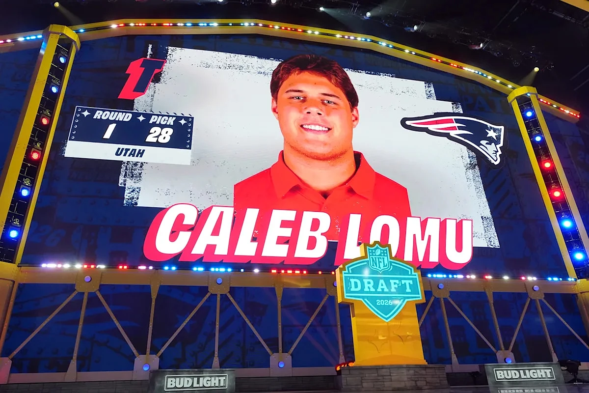 Twitter reacts to Patriots trading up to draft OT Caleb Lomu
