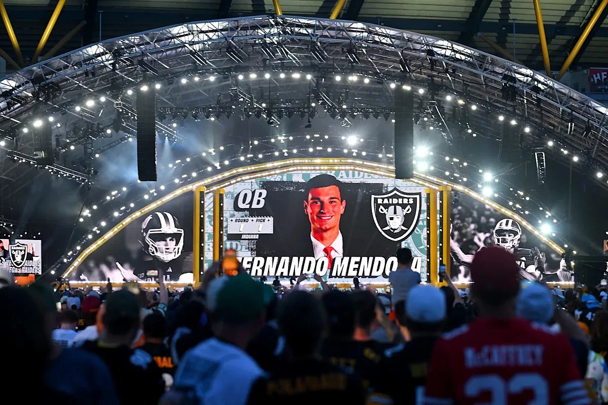 Fernando Mendoza lands in Las Vegas