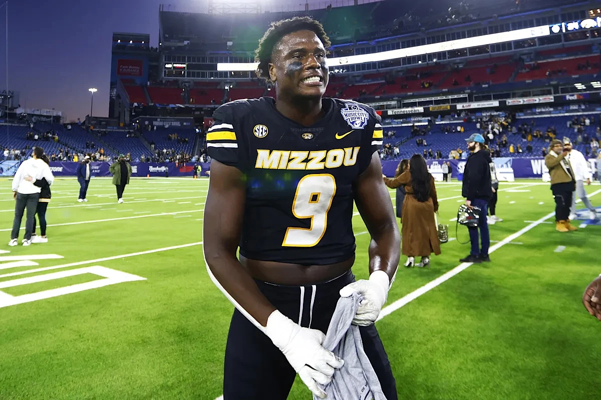 Instant grades for the Ravens drafting Zion Young at No. 14