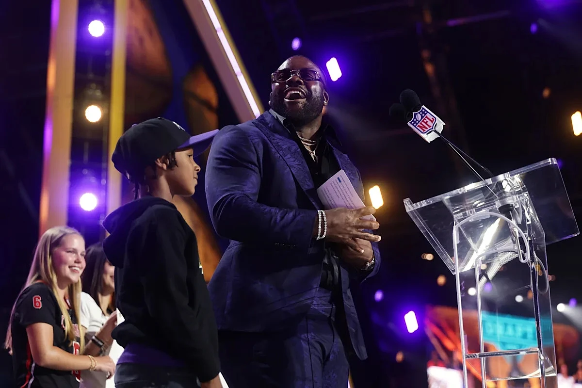 NFL Draft 2026: Former Ravens RB Mark Ingram brings in son to go full troll with Pittsburgh crowd