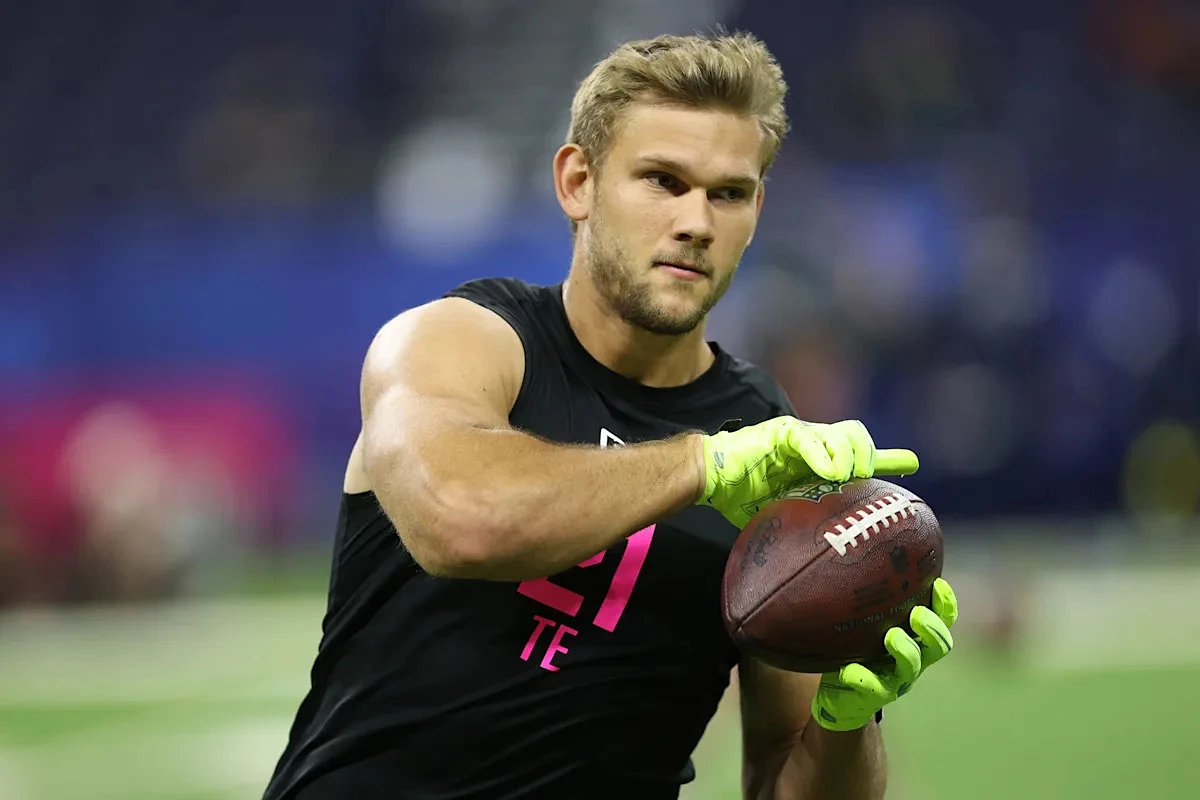 NFL world reacts to Bears picking TE Sam Roush in 2026 NFL Draft