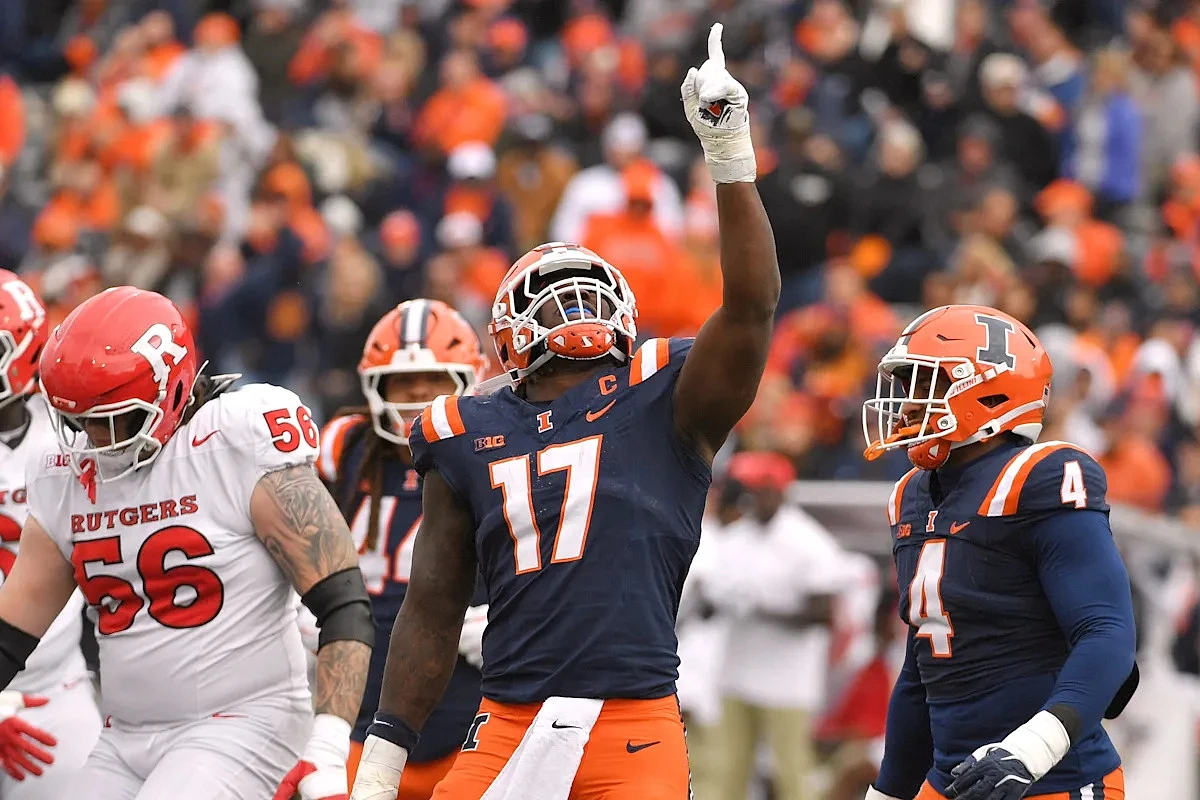 Twitter reacts to Patriots trading up, drafting LB Gabe Jacas on Day 2