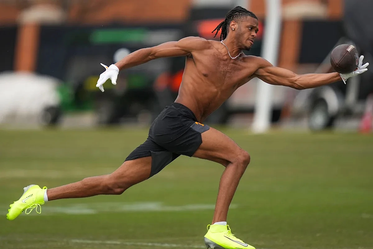 Pros, cons of Carolina Panthers picking Tennessee's Chris Brazzell in 2026 NFL Draft